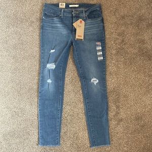 NWT Levi’s 711 skinny jeans